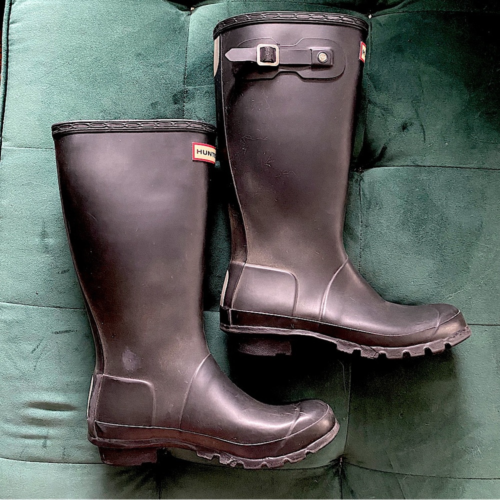 Hunter Original black matte rain boots. Kid’s 6M/7F. Fits women’s size 7.